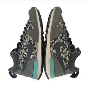 NIKE Liberty of London US 6 Internationalist Mid Sneaker Belmont 704846-200